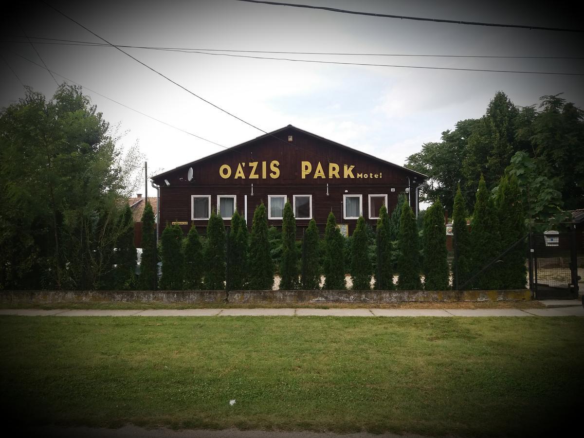 Oazis Park Motel Ráckeve Exteriör bild